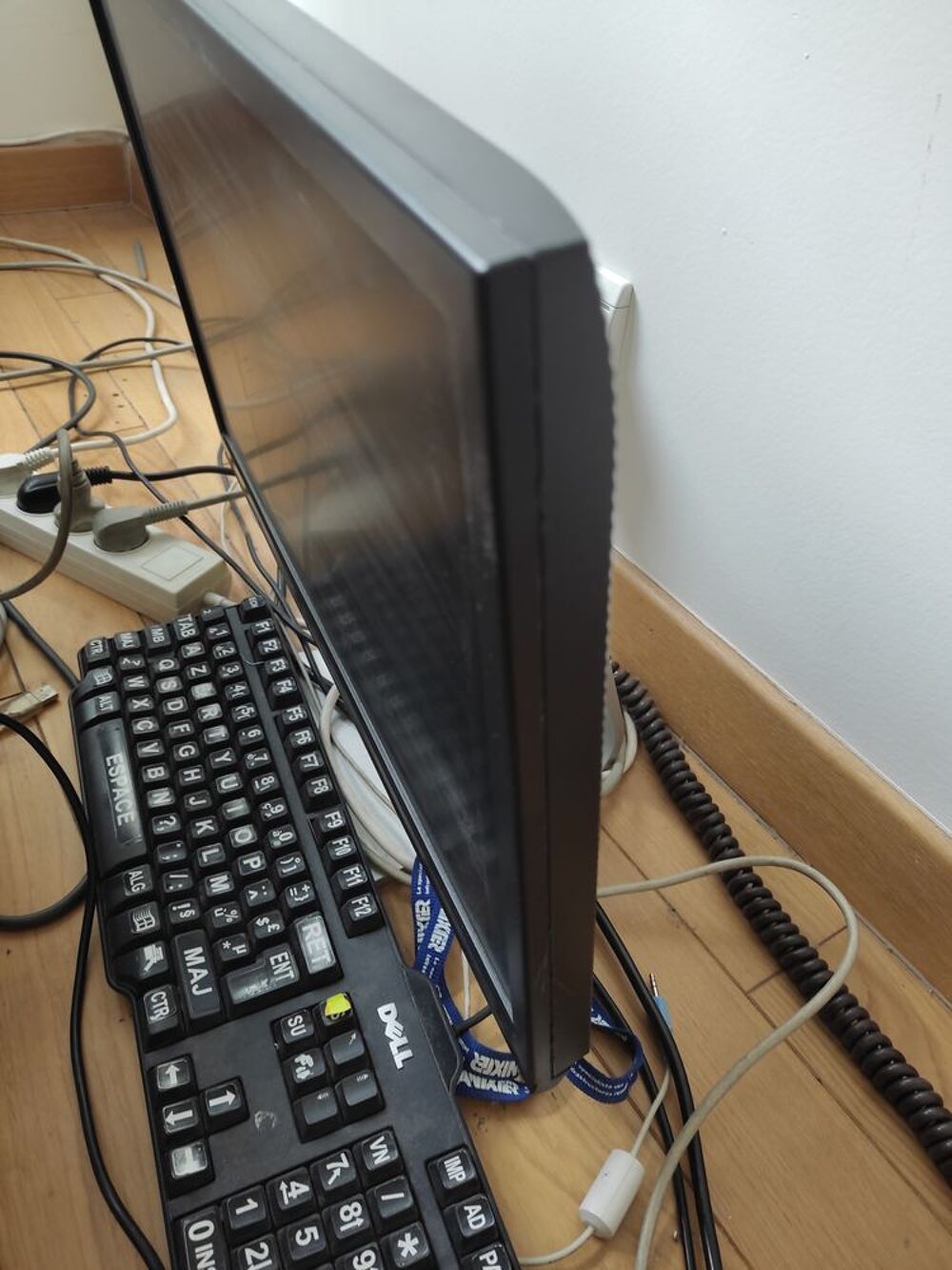 &eacute;cran plat moniteur Marque : Hyundai Matériel informatique