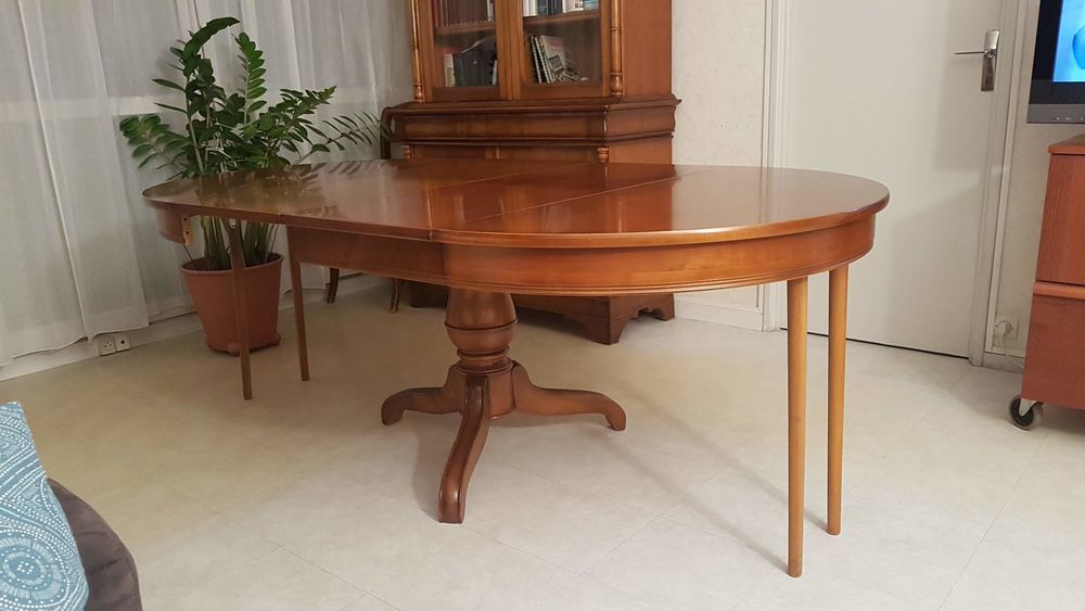 Tr&egrave;s belle table Louis Philippe en merisier massif Meubles