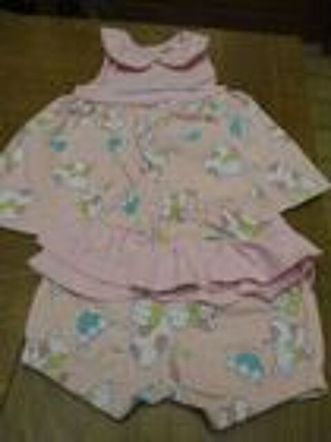 Robe sans sans manches et culotte sur fond rose avec motifs 0 M�rignies (59)