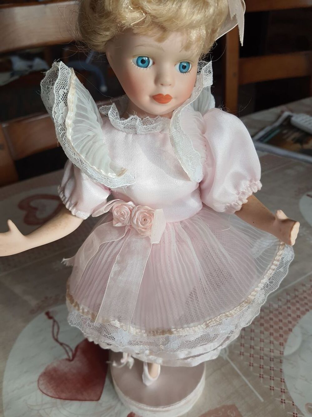 Poup&eacute;e de Collection en Porcelaine tr&egrave;s bon &eacute;tat 