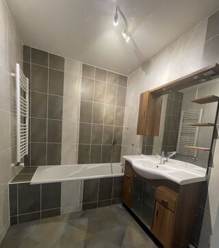  Appartement à louer 2 pièces 53 m²
