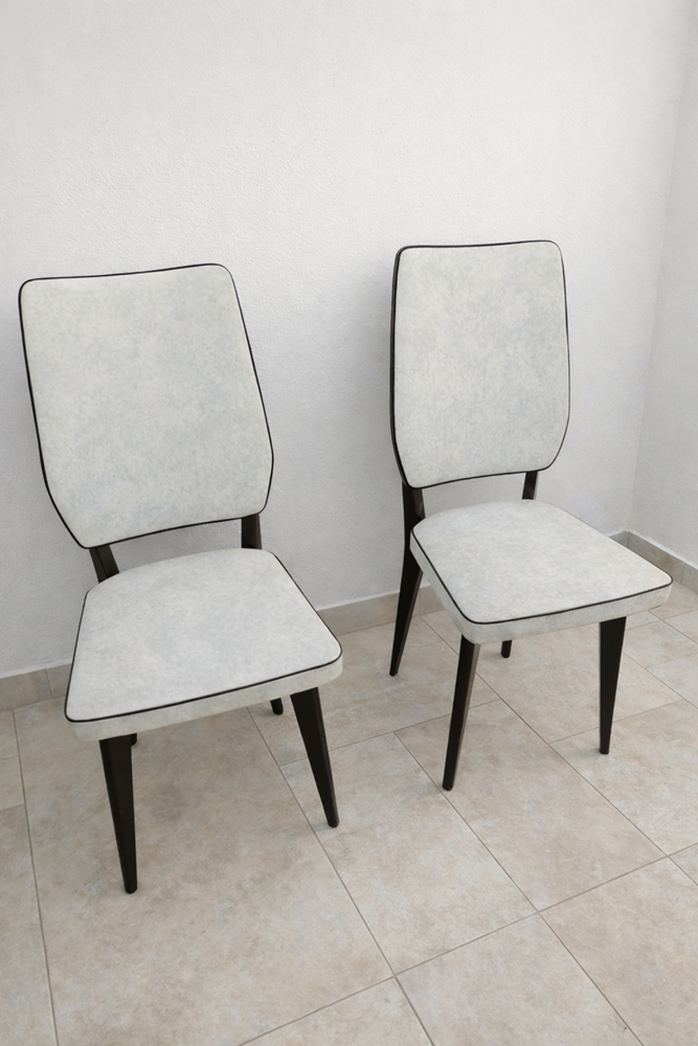 Lot de 2 chaises vintage design pieds bois Meubles