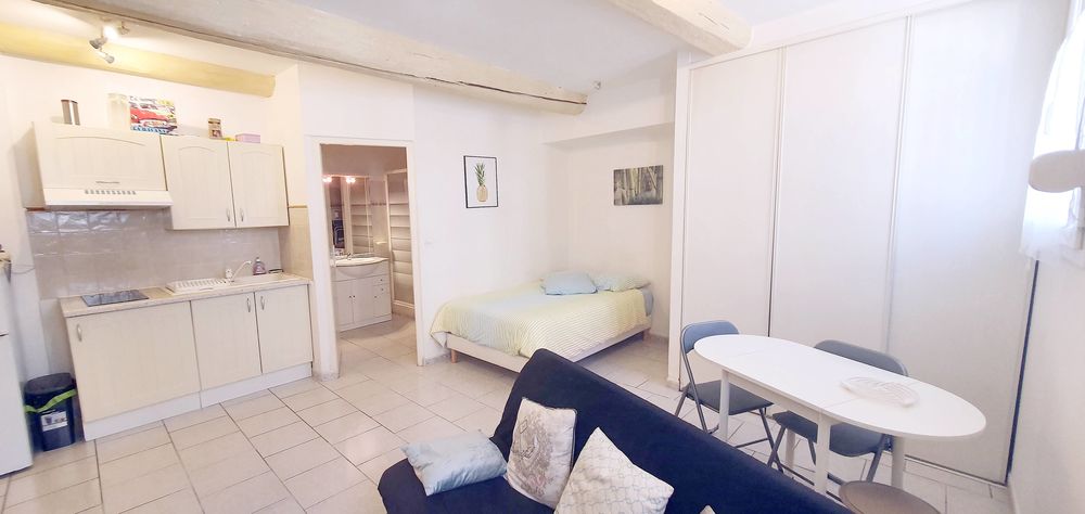   10 m de Nîmes Studio 30 m²- 680 TTC - 1 à 2 mois Vacances  / Offres de location 