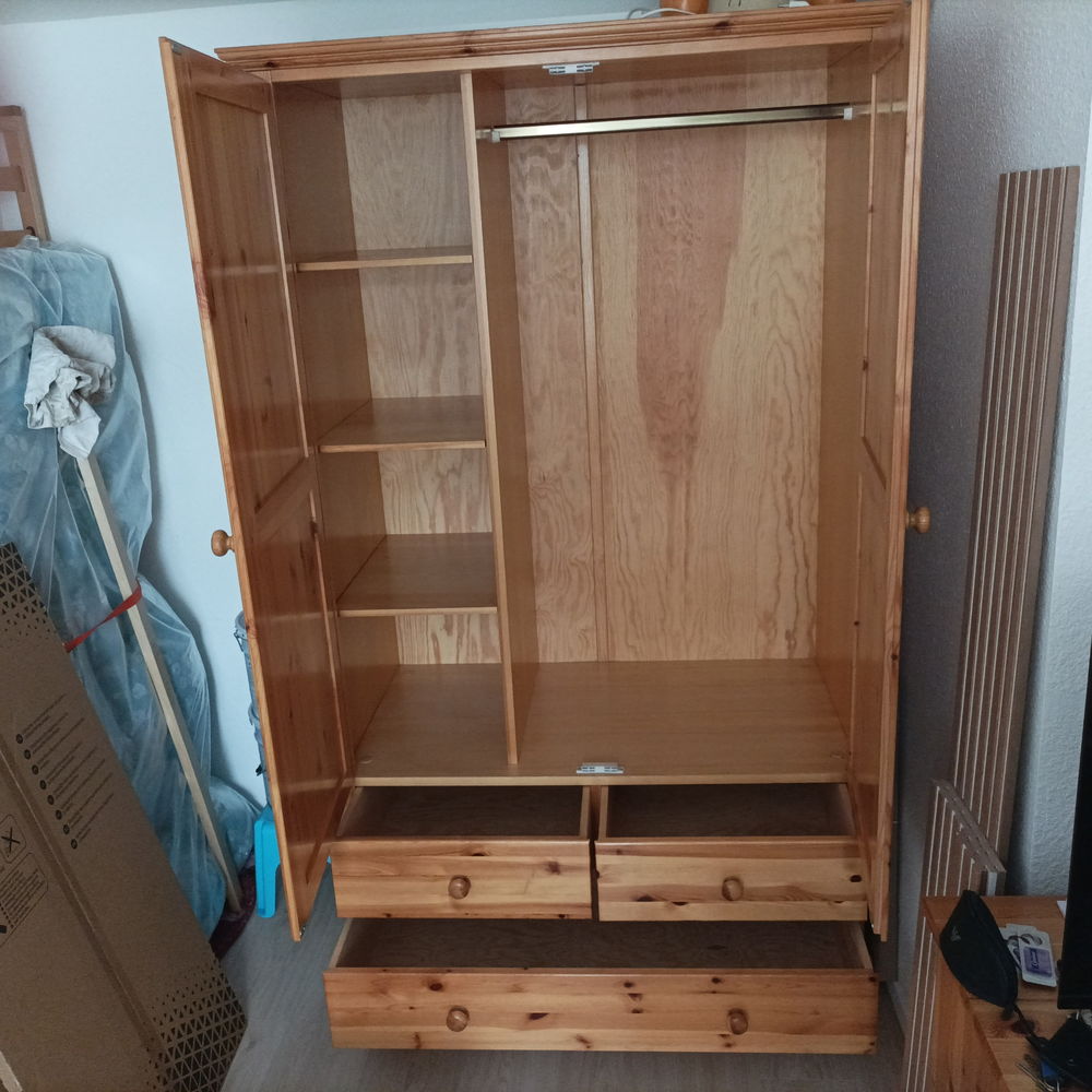 CHAMBRE EN PIN VERNIE NATUREL Meubles