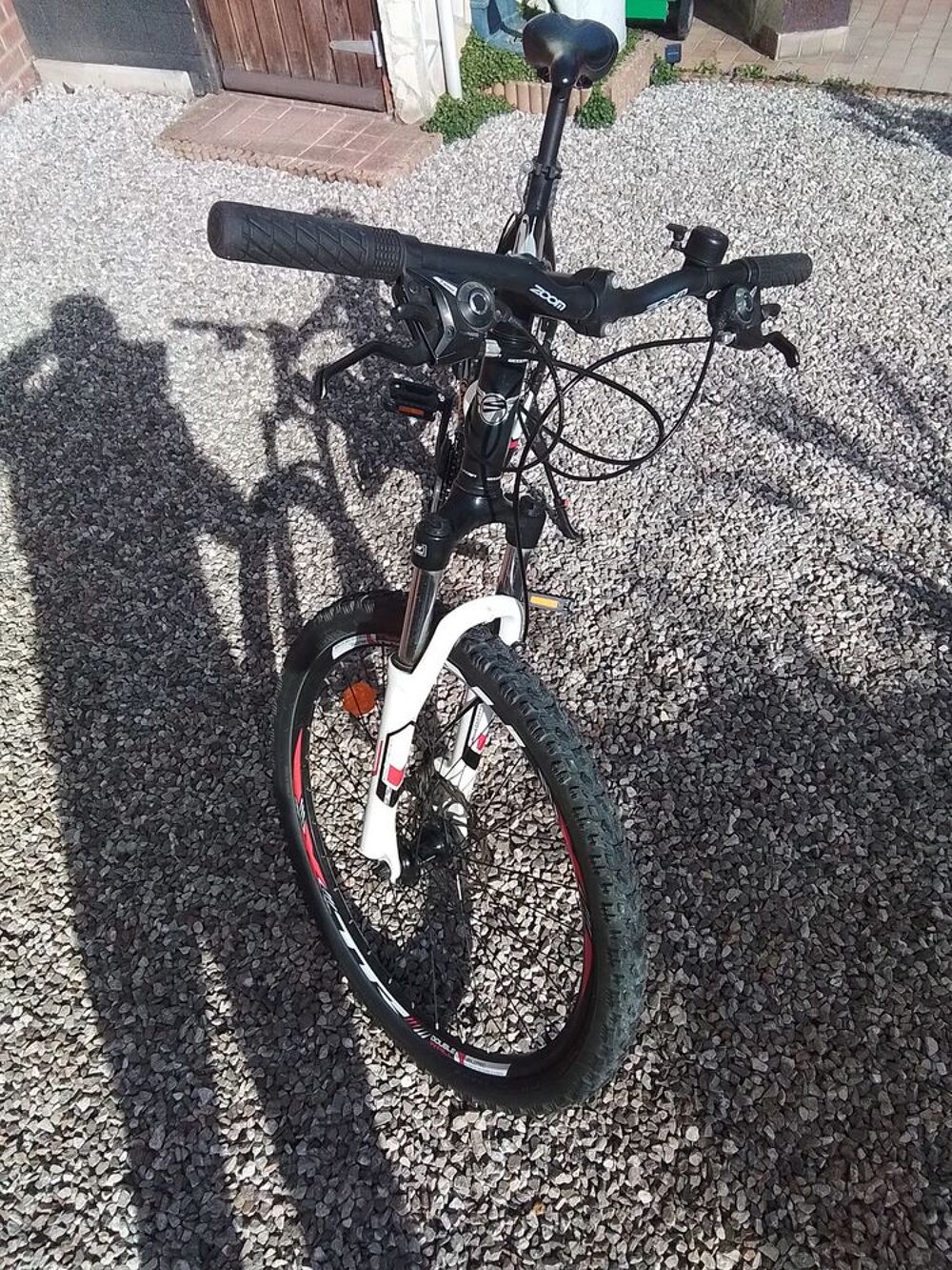 VTT...Adulte de marque ''WOODMOUNTAIN'' 
Vélos