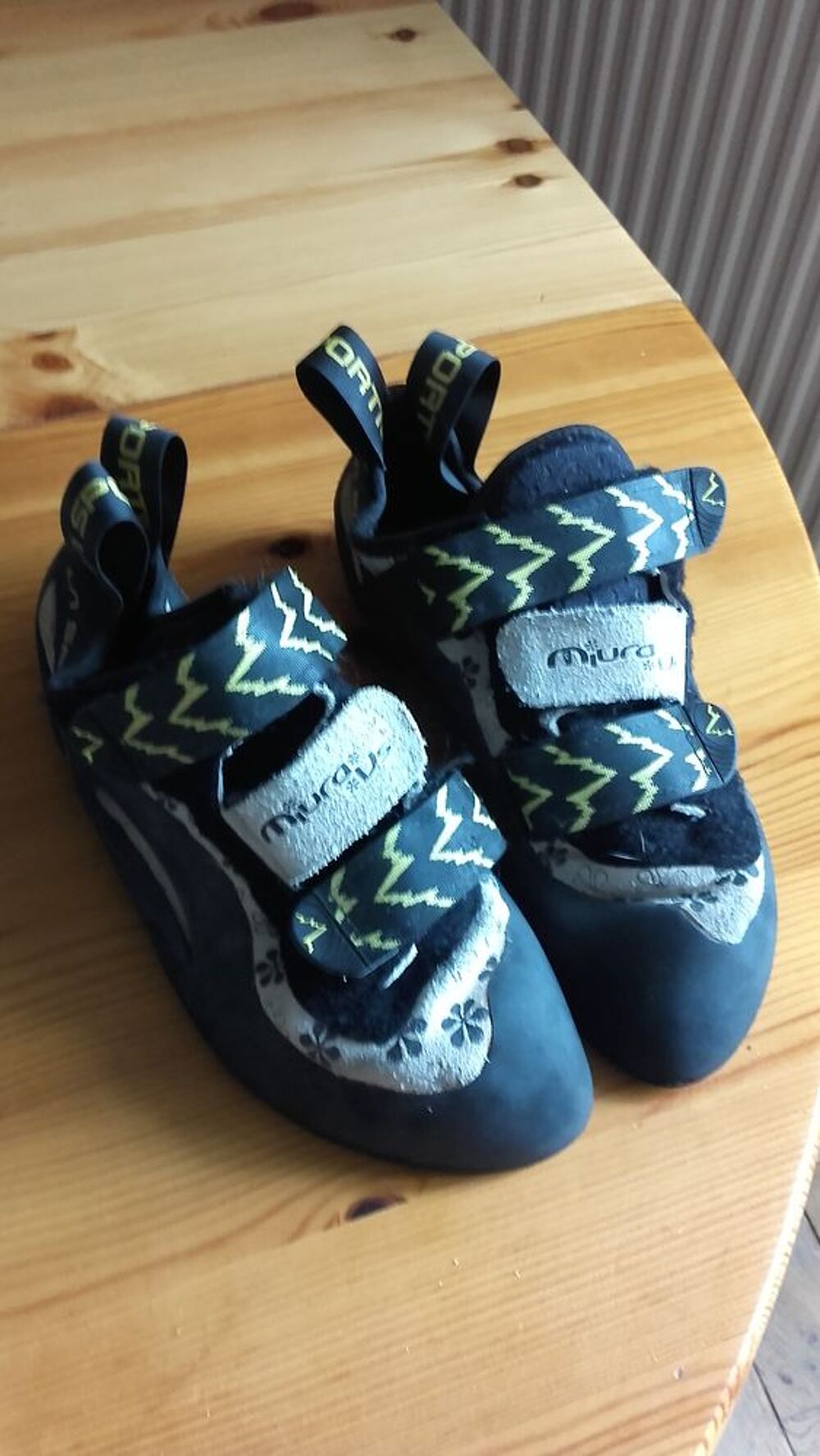 Chaussons d'escalade la sportiva taille 38 Sports