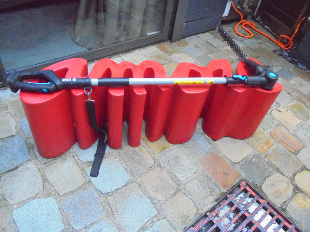 TAILLE HAIE SUR BATTERIE Jardin