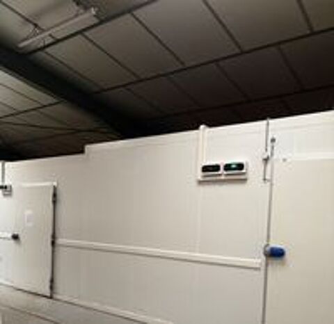   Bureau 20m² + stockage 145m² + 2 chambres froides  