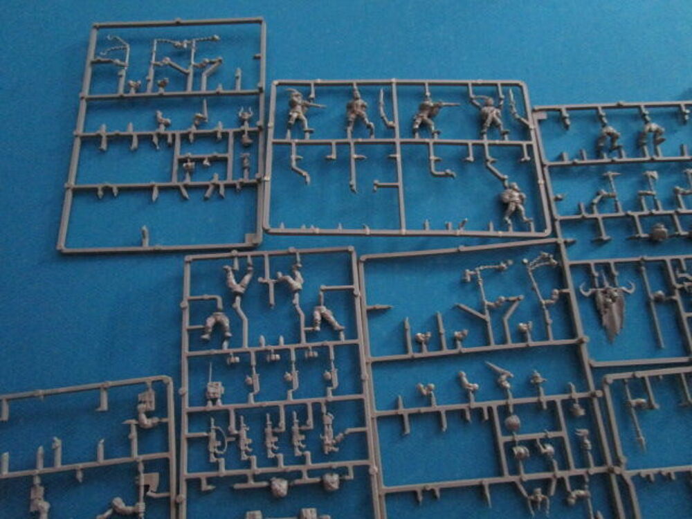 FIGURINE JEU DE ROLE"GAMES WORKSHOP" LOT JR22G 