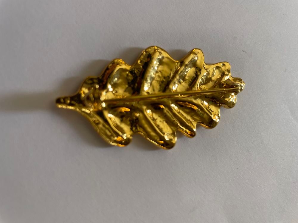 Broche dor&eacute; feuille de ch&ecirc;ne PM strass Ines De La Fressange Bijoux et montres
