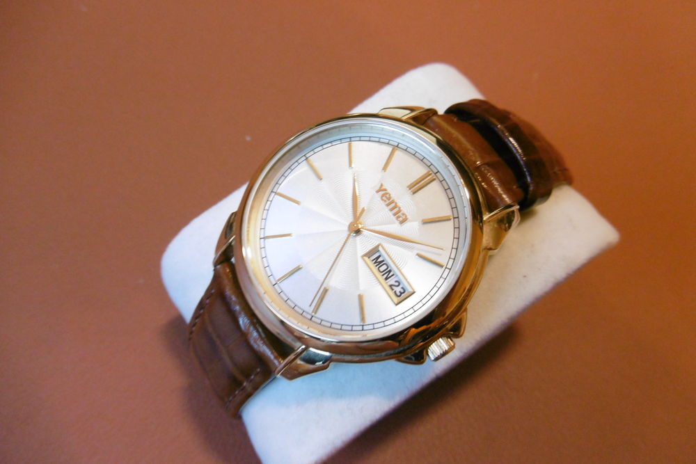 Montre NEUVE Yema jamais port&eacute;e Bijoux et montres