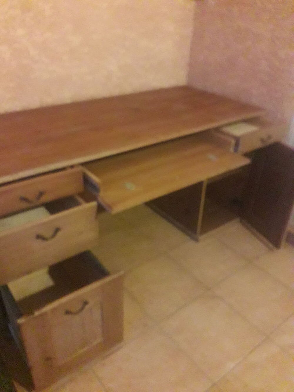 Bureau avec tiroirs et &eacute;tag&egrave;res Meubles