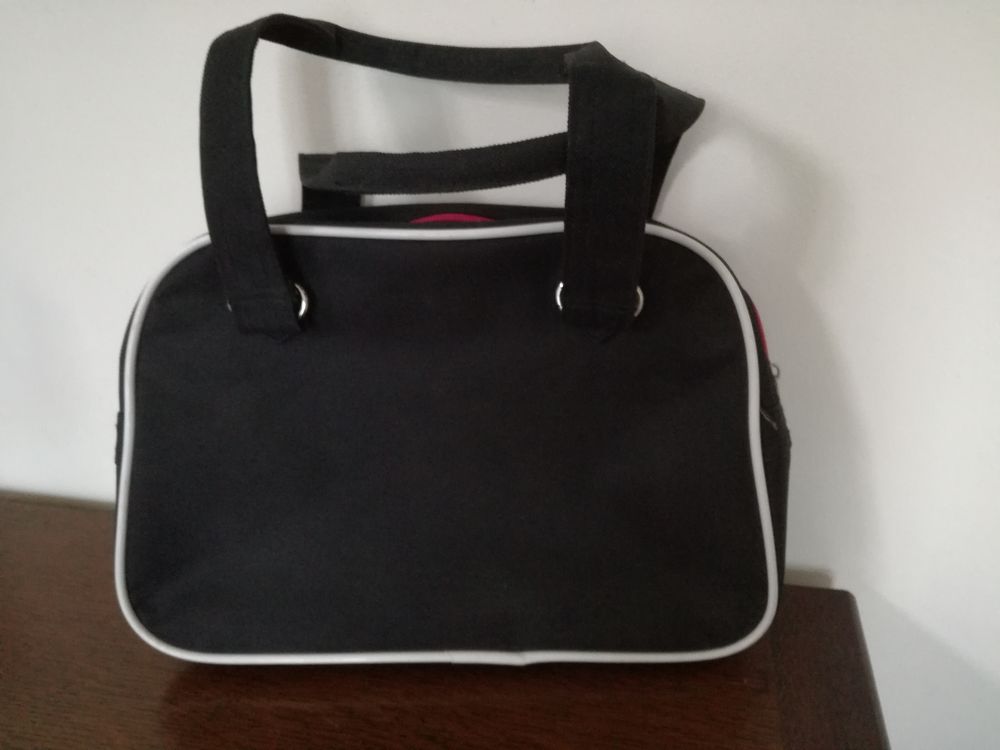 Sac MONSTER HIGH noir avec motifs. Neuf Maroquinerie