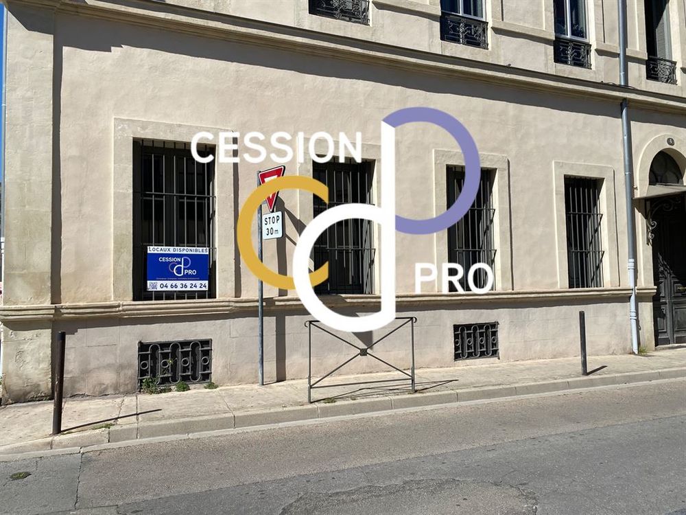   EXCEPTIONNEL À NÎMES : LOCAL DE 3 BUREAUX DIVISIBLES DE GRAND STANDING A LOUER PROCHE DES TRIBUNAUX 