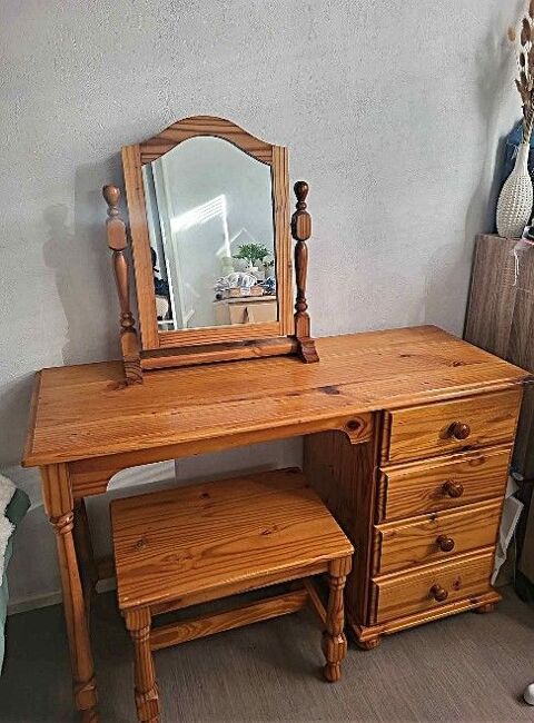 Bureau, coiffeuse 70 Meximieux (01)