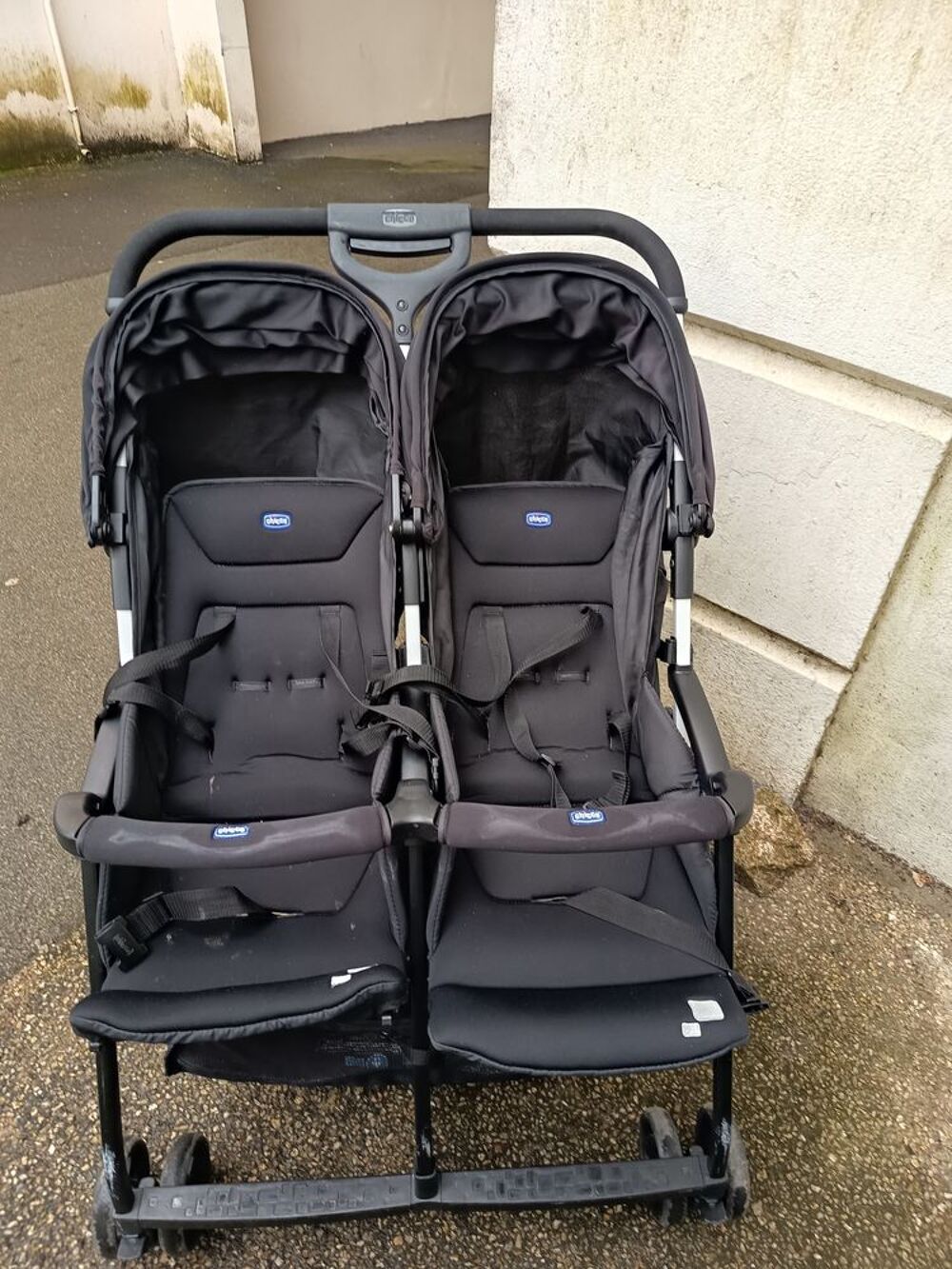 Poussette double marque chicco Puériculture