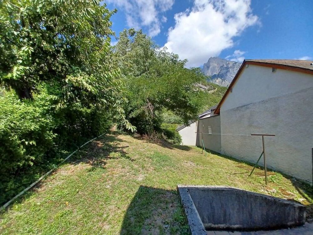 Vente Maison SAINT JULIEN MONTDENIS Dans charmant village � proximit� de Saint Jean de Maurienne et des Stations Maison de village r�nov�e 107 m2 + Terrasse + Balcon + tr�s agr�able jardin priv� clos 150 m2 Saint-julien-mont-denis