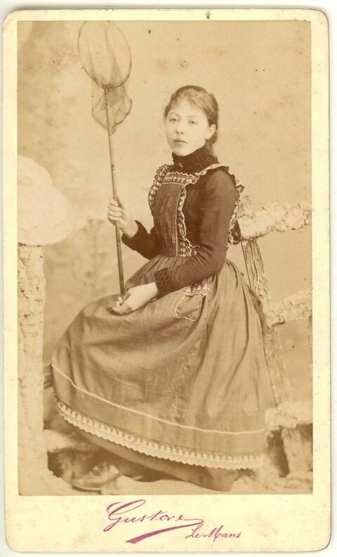 CDV Photographie XIXème Portrait Jeune fille avec épuisette 10 Loches (37)