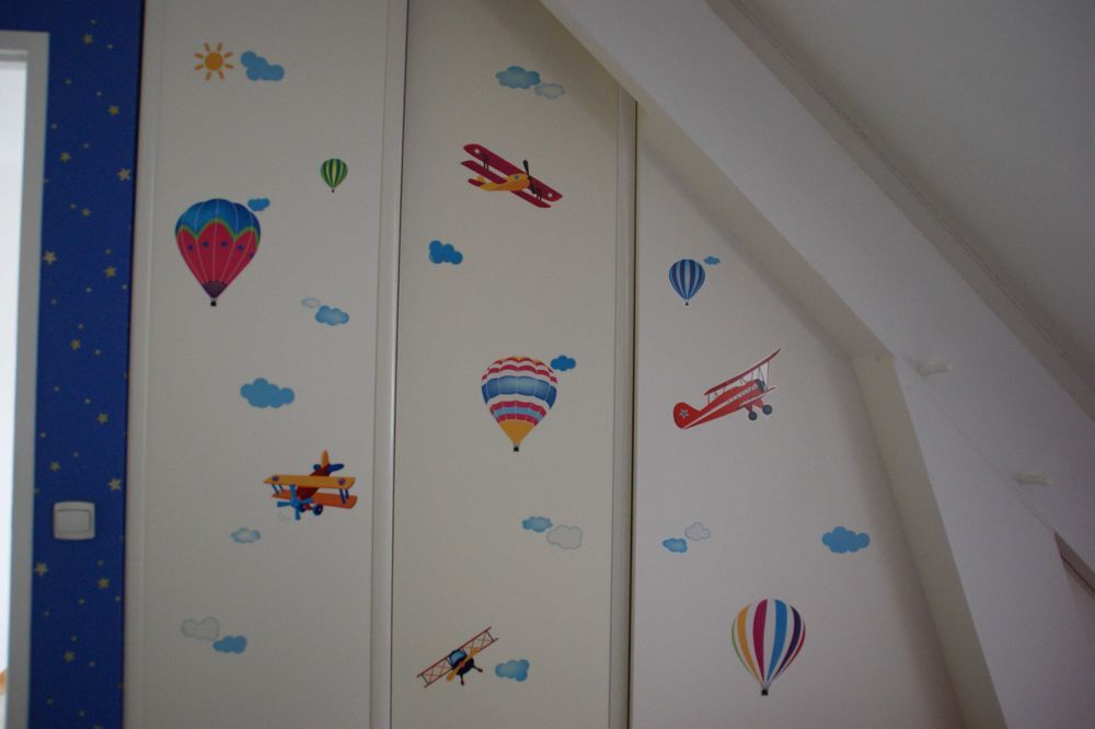 s&eacute;ries de stickers avions et mongolfi&egrave;res Décoration