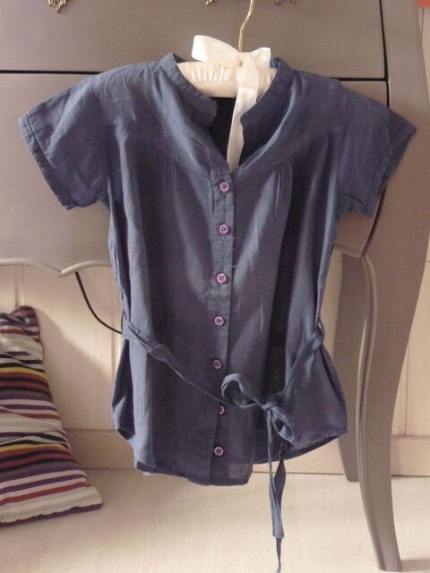 t-shirt bleu Version Sud fille 8 ans TBE 10 Brienne-le-Chteau (10)