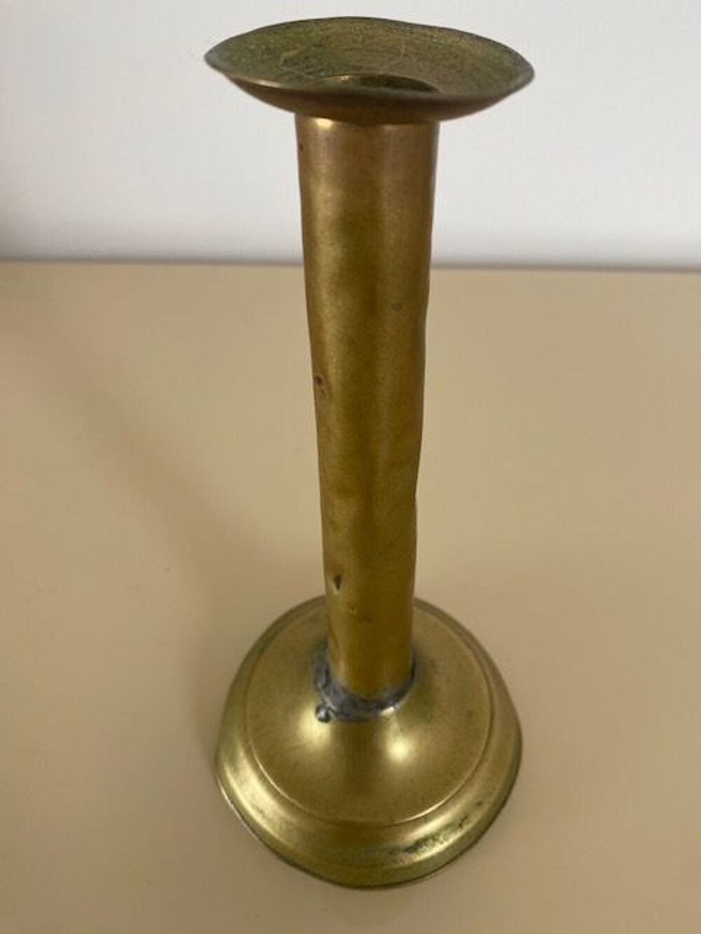 Petit bougeoir &agrave; poussoir en laiton Décoration