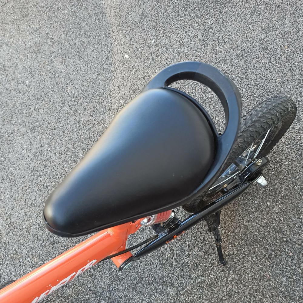 Draisienne avec amortisseur frein et b&eacute;quille excellent &eacute;tat Vélos