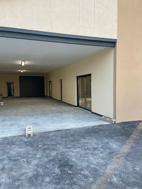 TERNAY : 675 M2 + PARKING PRIVÉ 400 M2 SUR AXE PASSANT 8000 69360 Ternay