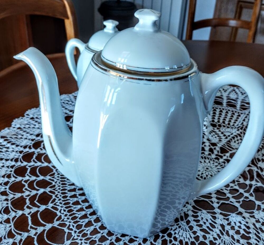 cafeti&egrave;re porcelaine:
Décoration