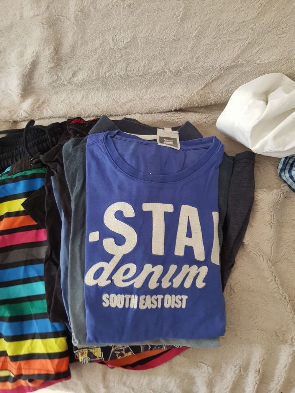 ? Grand lot de v&ecirc;tements homme ? Bon &eacute;tat ? &Agrave; partir de 3 € Vêtements
