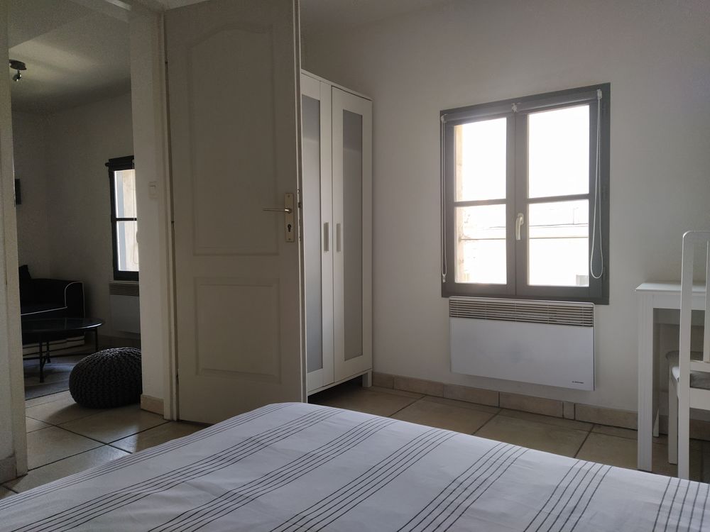 Location Appartement Joli T1 meublé idéalement placé plein centre Nîmes