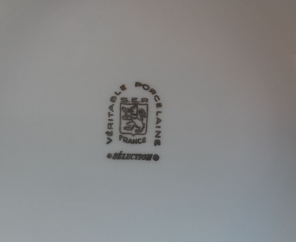 1 soupi&egrave;re en v&eacute;ritable porcelaine s&eacute;lection France neuve Cuisine