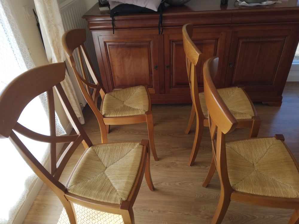Chaises en bois de merisier. Meubles