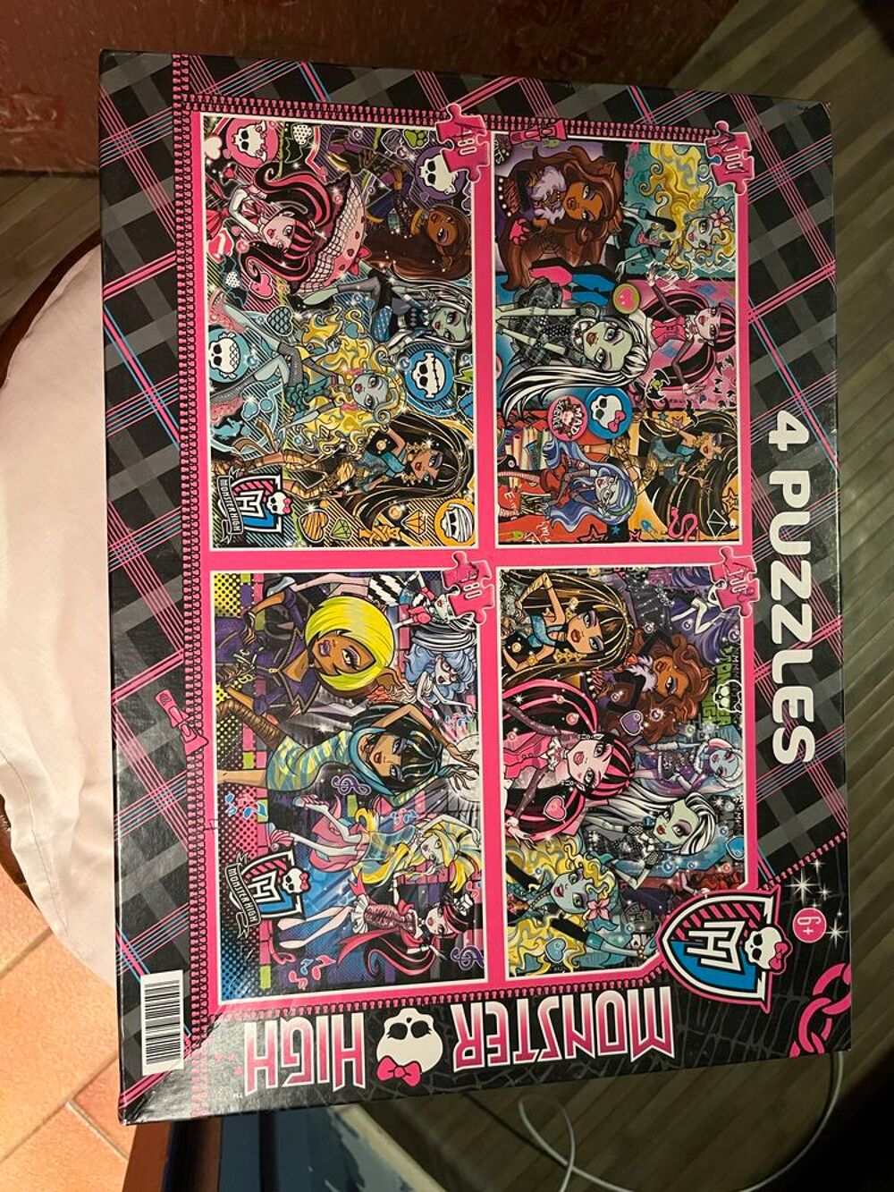 4 Puzzles Star wars plus puzzle Monster High. Jeux / jouets