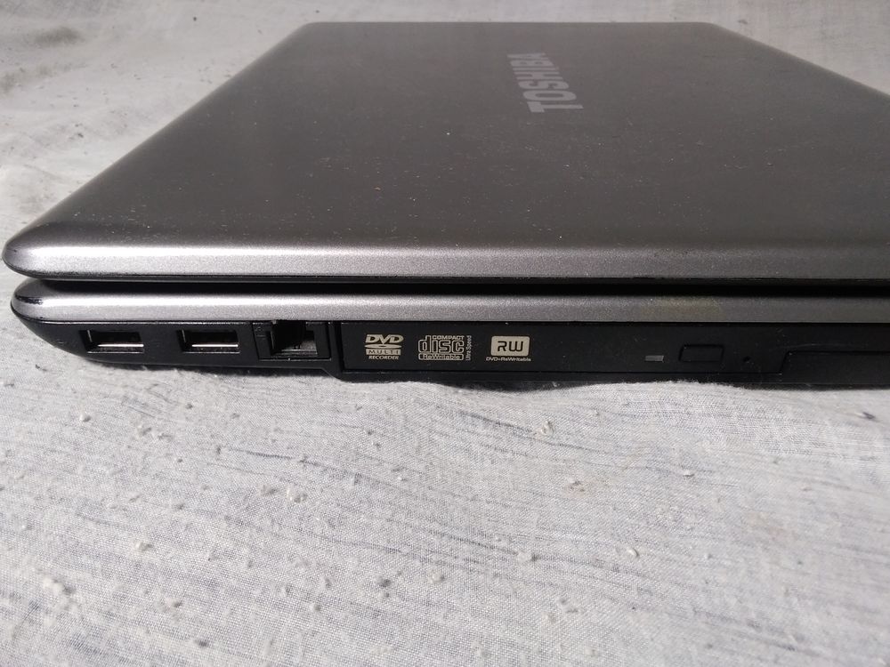 Laptop Toshiba Satellite Pro 17 pouces Matériel informatique