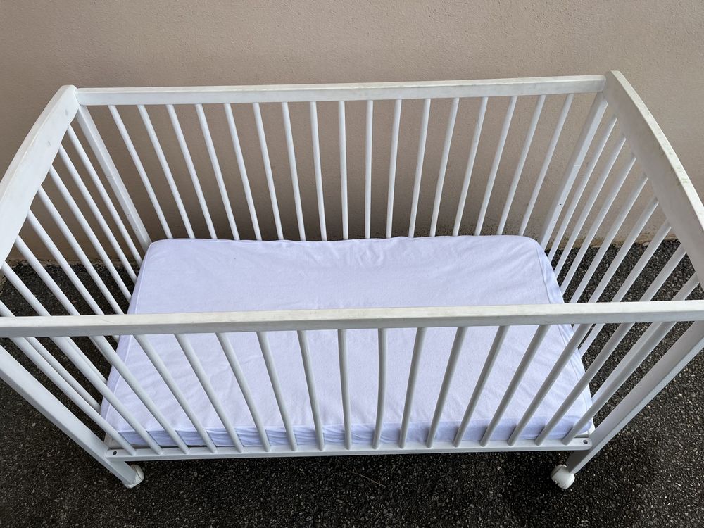lit b&eacute;b&eacute; avec matelas et prot&egrave;ge matelas 60 x 120 Puériculture