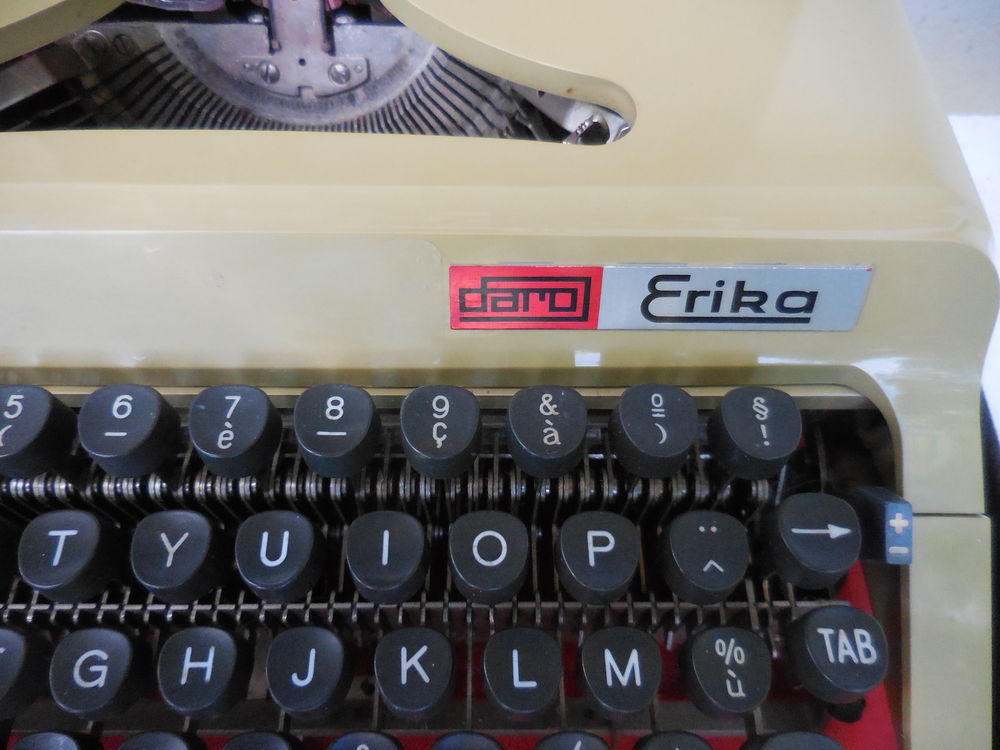 MACHINE A ECRIRE
