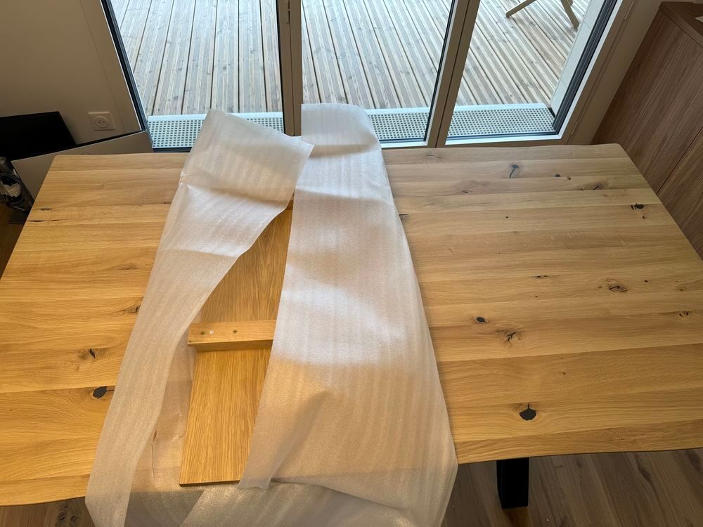 Table &agrave; manger en bois massif - neuf Meubles
