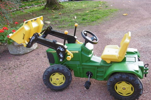 tracteur pour enfant de 3  10ans  
Marque John Deere  
145 Saint-Bonnet-de-Joux (71)