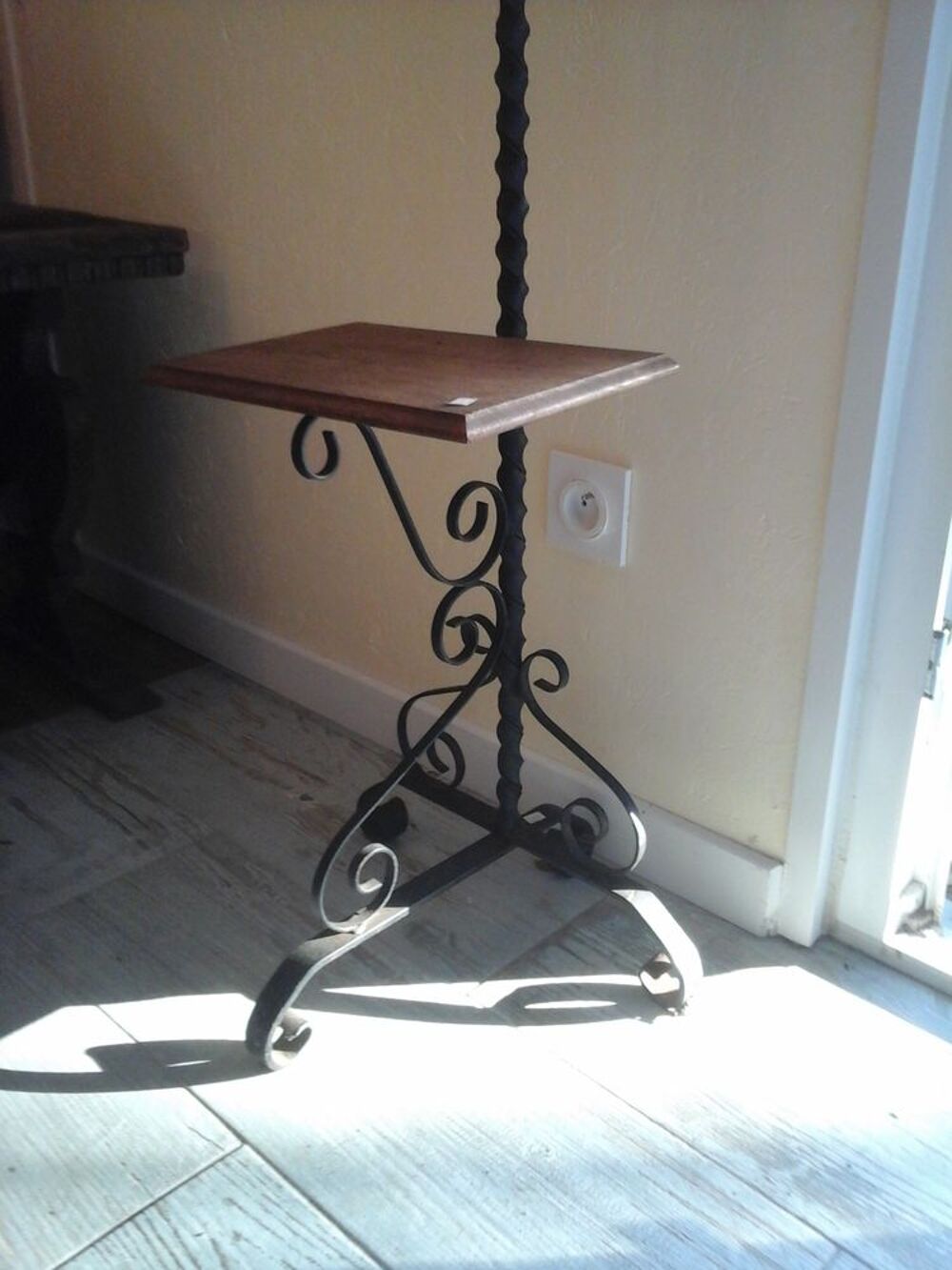 Socle de lampadaire en fer forg&eacute; Décoration