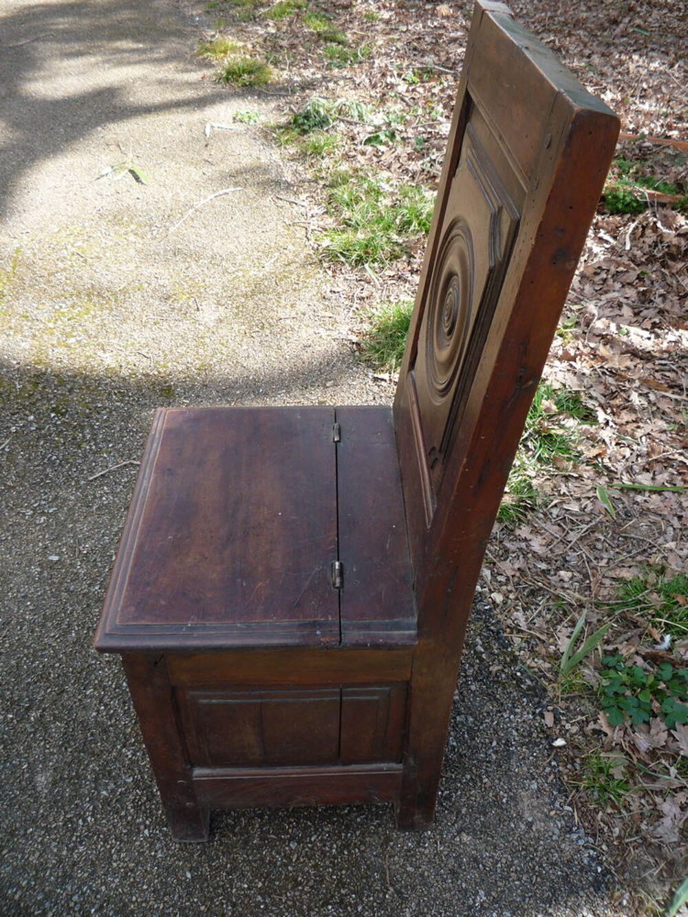 Chaise coffre dite &agrave; sel / XVII s
Meubles