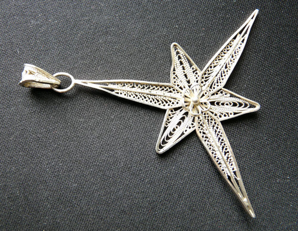 Pendentif forme de Croix en fils dentelle d'Argent Ethiopie Bijoux et montres