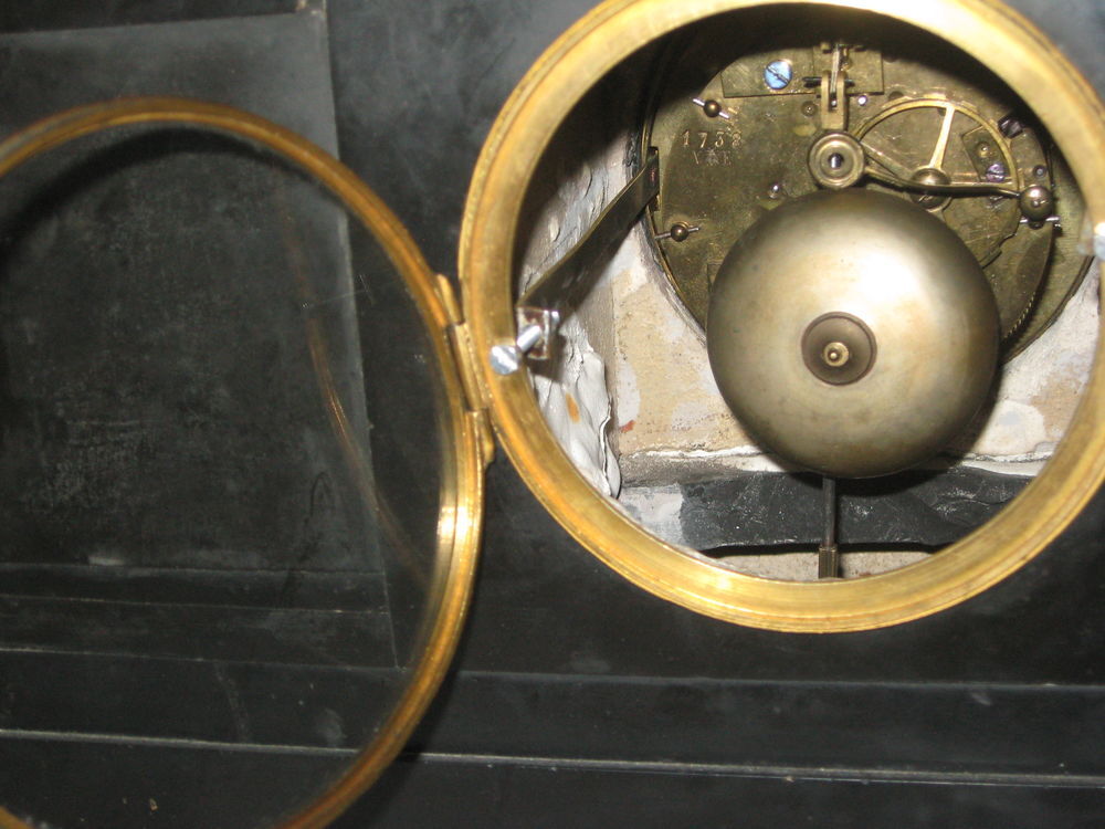 Ancienne pendule de chemin&eacute;e en marbre D�coration