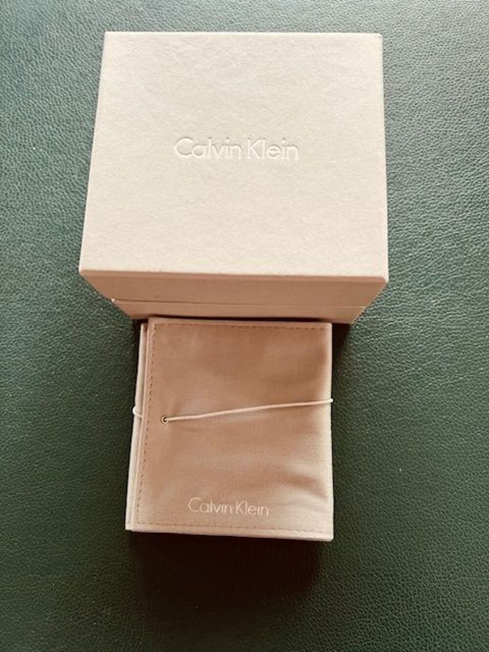 Valeur s&ucirc;re bracelet Calvin Klein en acier. Bijoux et montres