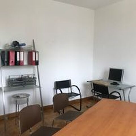   Bureau dans Maison de Maître avec parkings parc arboré 