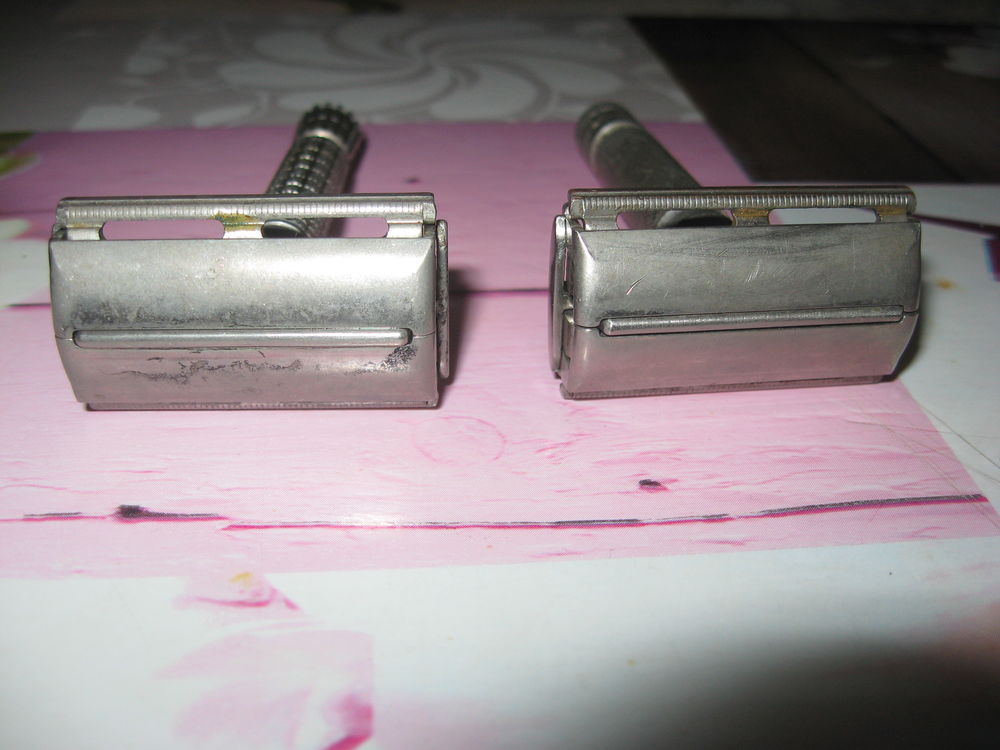 2 anciens rasoirs Gillette 