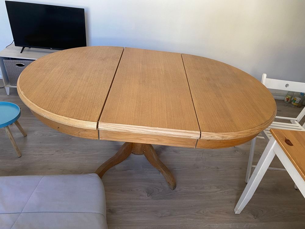 Table ronde en bois massif Meubles