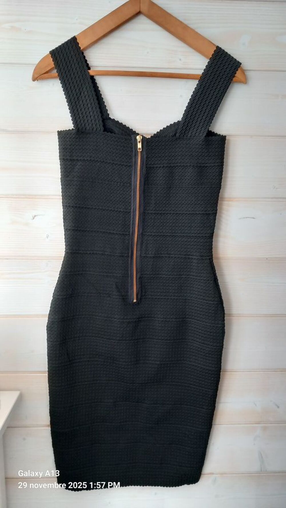 2 Robes de soir&eacute;e ou cocktail 
20 € la robe ou 35 € les deux Vêtements