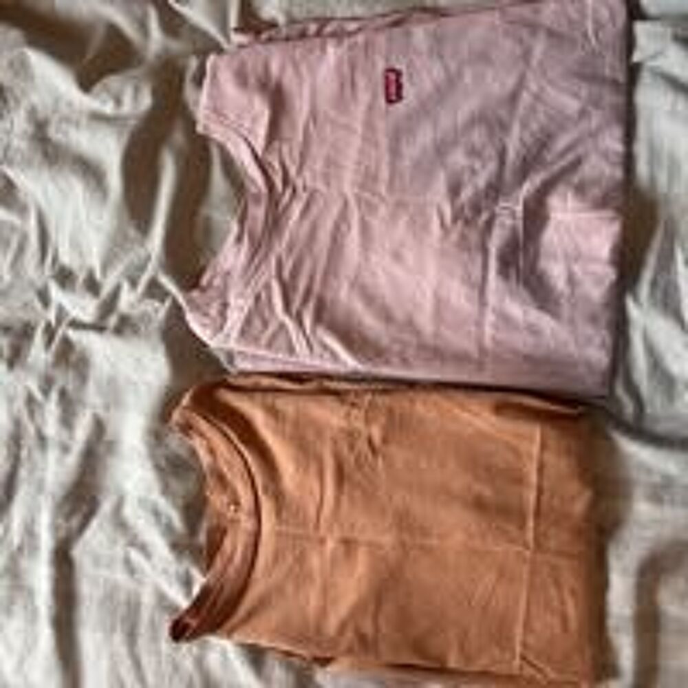 Deux t-shirt Vêtements