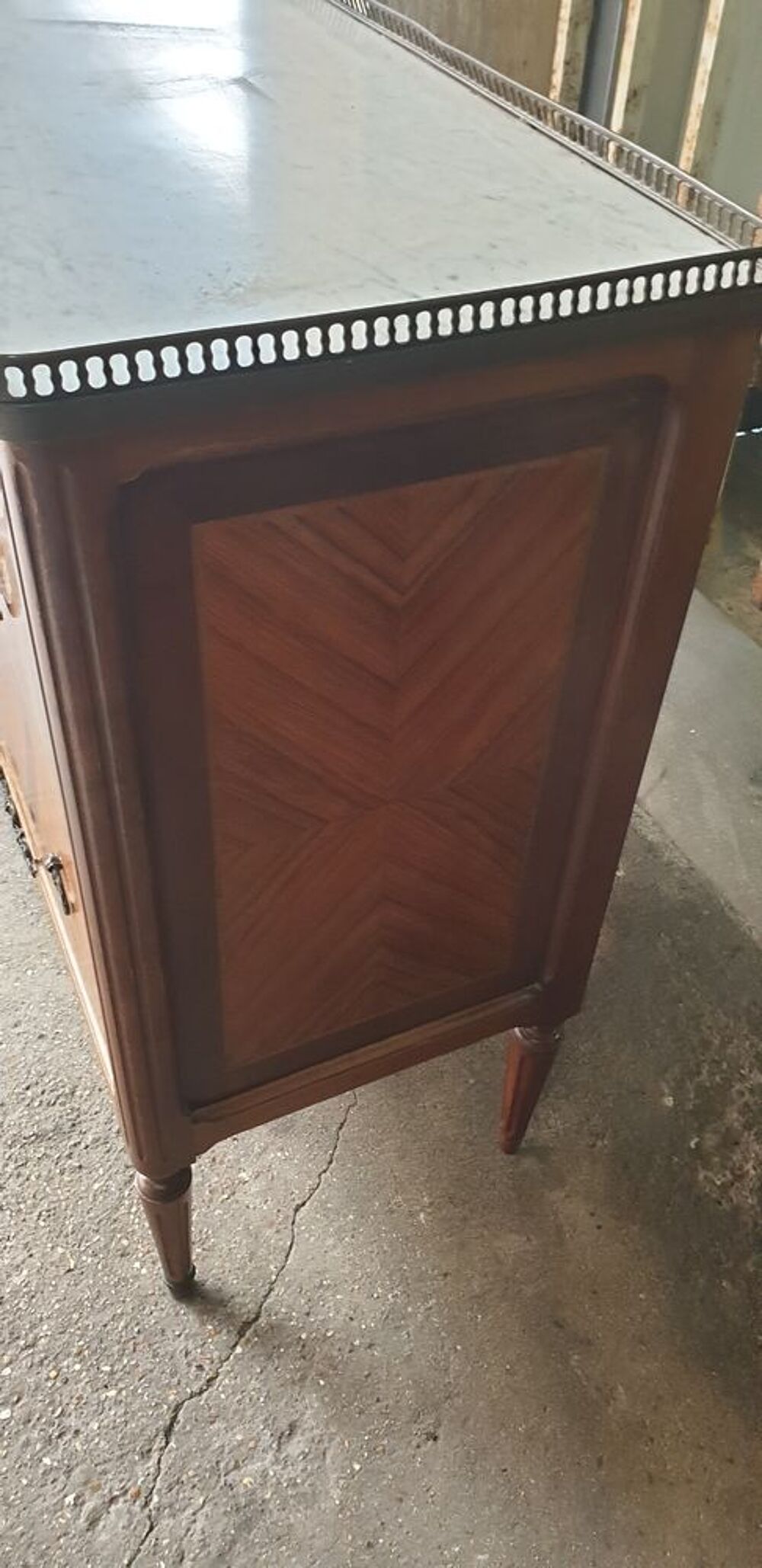 commode style Louis XVI en marqueterie Meubles