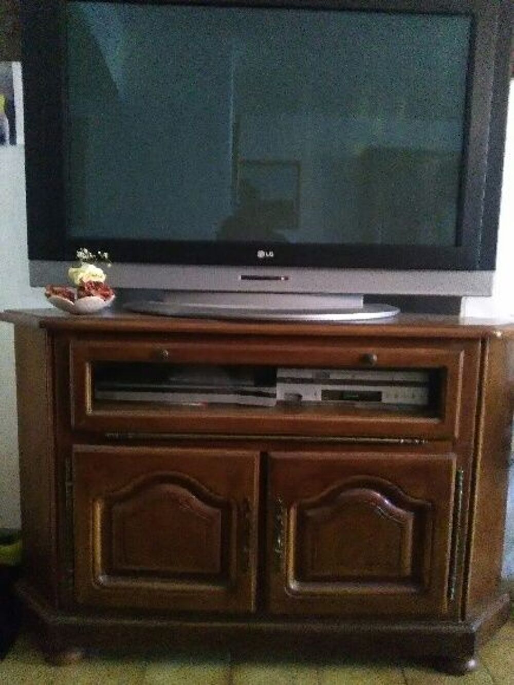 2 meubles TV Hi Fi bois et autres rangements Meubles